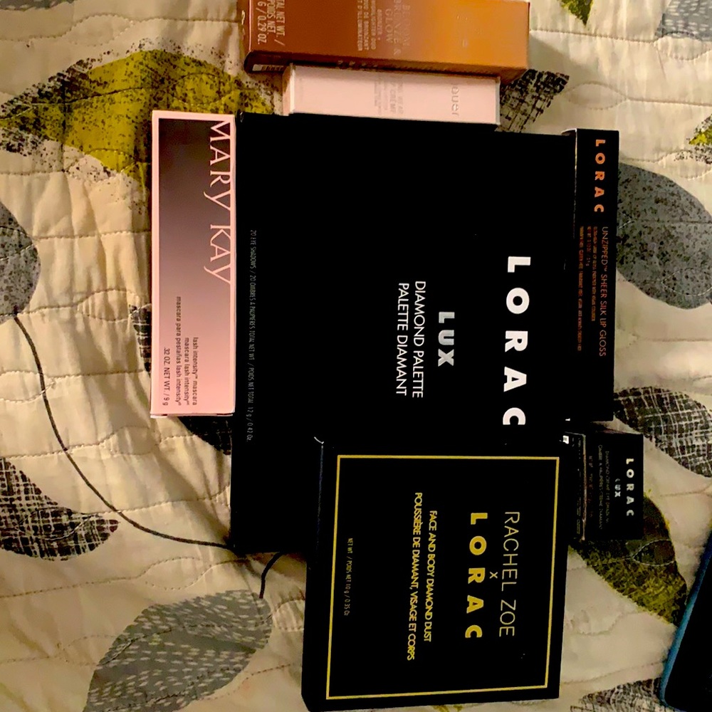 Makeup bundle all brand new— Lorac, Jouer
